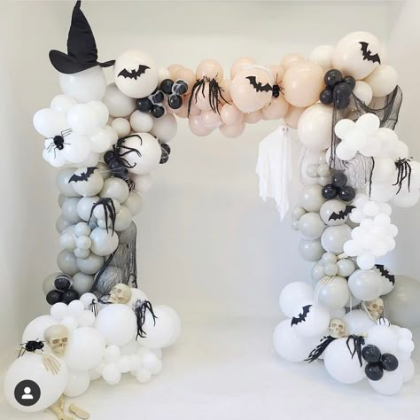 Halloween Birthday Decorations Party, Halloween Costume Party Decor, Spooky Party Favors, Costume Party Decorations Birthday, Ghost Balloon Arch, Spooky Birthday Party Decorations, Halloween Baby Shower Centerpiece Ideas, Ghost Balloon Garland, Balloon Garland Halloween