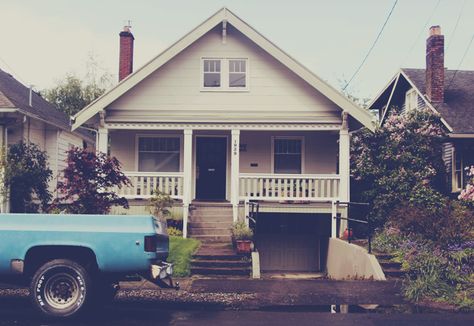 1980s Suburban House, 80s Suburban Home, 50s Suburbia, La Houses Exterior, San Sequoia, Actor Dr, Specific Aesthetic, Suburban Street, Cute Small Houses