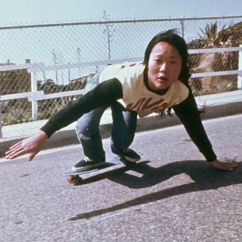 “Dogtown and Z-Boys” at 20. “It documented a revolution.” Skater Guy, Stacy Peralta, Lords Of Dogtown, Old School Skateboards, Mavericks Surfing, Z Boys, Skateboard Girl, Skate Style, Surf Lesson