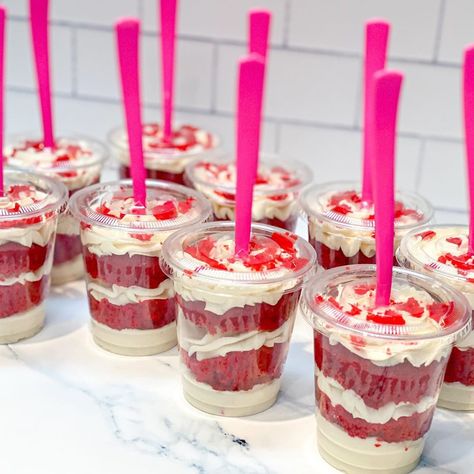 Valentines Dessert Cups, Valentines Day Party Desserts, Red Velvet Cups, Red Velvet Cake Cups, Valentine’s Day Desserts To Sell, Cake Parfait Cups, Cake Cups Ideas, Valentines Day Dessert Table, Valentines Day Treats To Sell