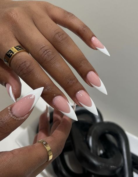 French Tip Nails Long Oval, Curved French Tip Nails Almond, French Tip Nails Curved, Curved French Tip Nails, Oval French Tip Nails With Design, Oval French Tip, 90s Curved Nails French Tip, Acrylic Nails Almond Shape, Stilleto Nails Designs