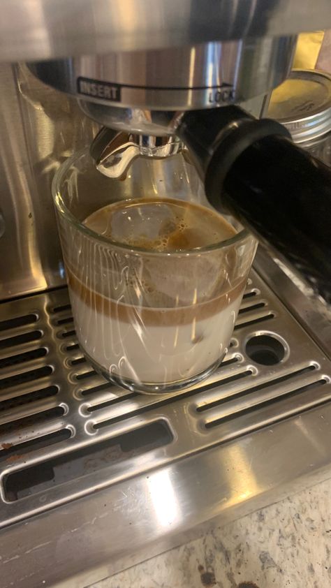 Clean Coffee Maker, Clean Coffee, Iced Americano, Natural Magic, Coffee Shop Aesthetic, Coffee Obsession, Espresso Bar, Night Snacks, Coffee Tasting