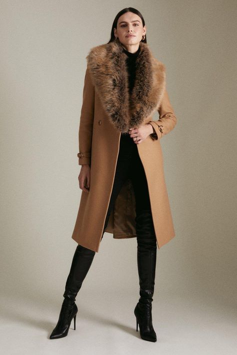 Coat With Fur Collar Outfit, Fur Collar Coat Outfit, Fur Trim Coat Outfit, Fur Collar Outfit, Bachelorette 2023, Fur Faux Coat, Camel Coat Outfit Classy, Jewelry Combos, Faux Fur Coats Outfit