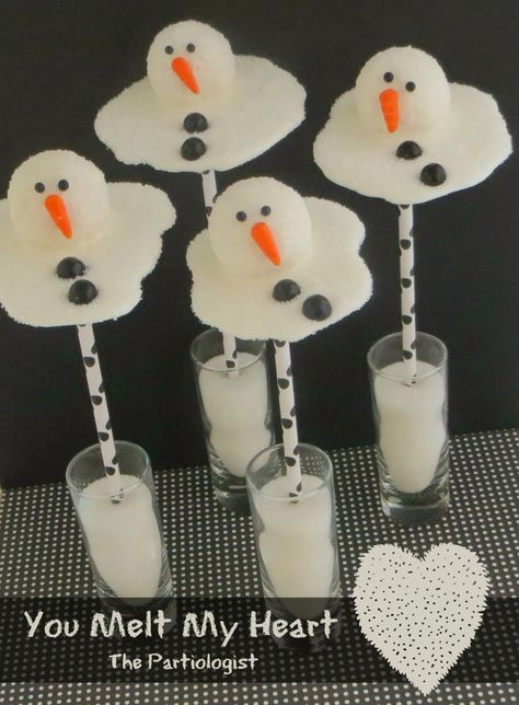 The Partiologist: Melted Snowman Cake Pops! Christmas Cake Pops Recipe, Snowman Cake Pops, Yule Logs, Christmas Wedding Cakes, Christmas Fudge, Snowman Cake, Melted Snowman, Christmas Cake Pops, Cake Pop Recipe