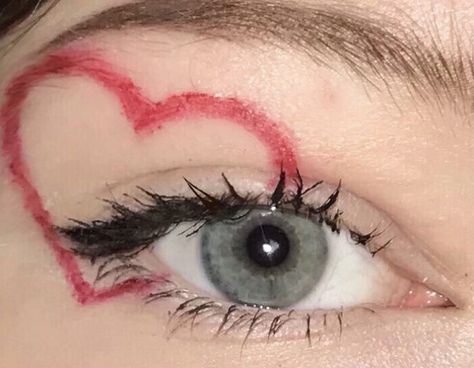 Heart Eyeliner Makeup, Maquillage Halloween Simple, Slay Makeup, Halloweenský Makeup, Funky Makeup, Makeup Drawing, Cute Eye Makeup, Graphic Makeup, Makeup Help