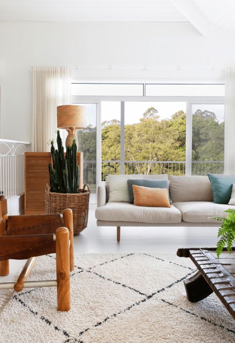 An expansive Noosa home with white on white interiors | Home Beautiful Rustic Wooden Coffee Table, White Interiors, Unique Bathroom, Beach House Design, Coastal Living Room, White On White, Living Room White, Modern Minimalism, Living Room Leather