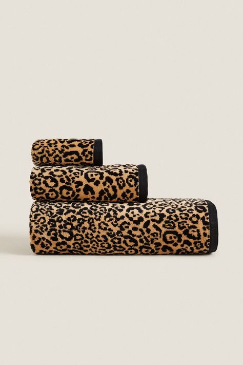 VELOUR LEOPARD TOWEL Future Apartment Decor, Apartment Decor Inspiration, Dream Apartment, First Apartment, Dream House Decor, Bedroom Inspo, Zara Home, My New Room, Zara United States