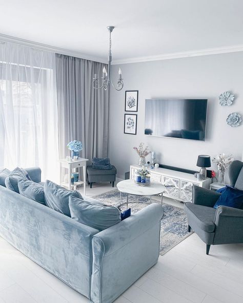 33+ Blue Sofa Living Room Ideas That Make an Impact in 2023 Sofa Living Room Ideas, Blue Sofa Living, Blue Sofas Living Room, Styl Hampton, Blue And White Living Room, Apartment Dining Room, Blue Living Room Decor, Living Room Sofa Design, Living Room Design Decor