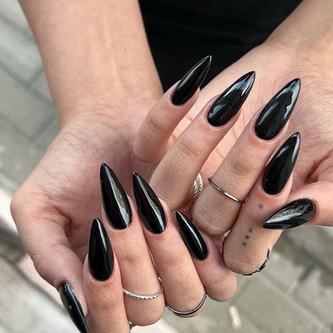 black nails Nail Implant, Angel Nails, Black Angels, Goth Outfits, Black Nails, Nails, Beauty, Black