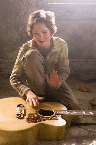 I love this movie... August Rush August Rush, Freddie Highmore, Good Doctor, Great Films, Movie Songs, Film Books, Great Movies, Playing Guitar, Movie Scenes