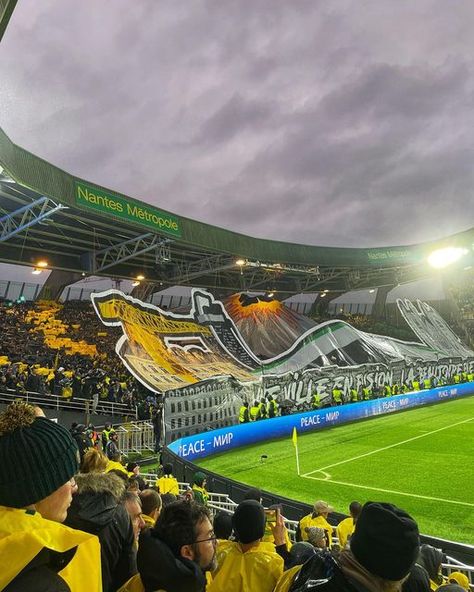 Stadito on Instagram: "La Brigade Loire a sorti un tifo des grands soirs ! 💚💛🔥 FC Nantes - Juventus 🏟️ Stade de la Beaujoire #fcnantes #nantes #naoned #europaleague #juventus #fcnantesjuve #beaujoire #tifos #brigadeloire #tribuneloire #football #ligueeuropa" Fc Nantes, Juventus, Vision Board, Bullet Journal, Football, On Instagram, Quick Saves, Instagram, Nantes