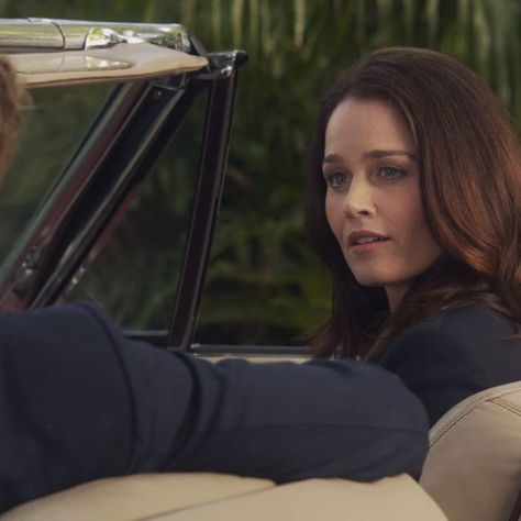 Gricel Peralta shared a post on Instagram: “She the love... #patrickandteresa 💕💕 #simonbaker @robintunney #thementalist” • Follow their account to see 648 posts. The Mentalist Teresa Lisbon, Robin Tunney The Mentalist, The Mentalist Lisbon, Lisbon Mentalist, Alison Eastwood, Avatar Girls, Teresa Lisbon, Kimball Cho, Leslie Mann