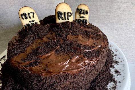 13 Halloween Cakes That Are Frightfully Delicious Graveyard Cake, Mummy Cupcakes, Milano Cookies, Cookie Decorating Icing, Store Bought Frosting, Halloween Cake Pops, Halloween Treats For Kids, Devils Food Cake, Corn Cakes