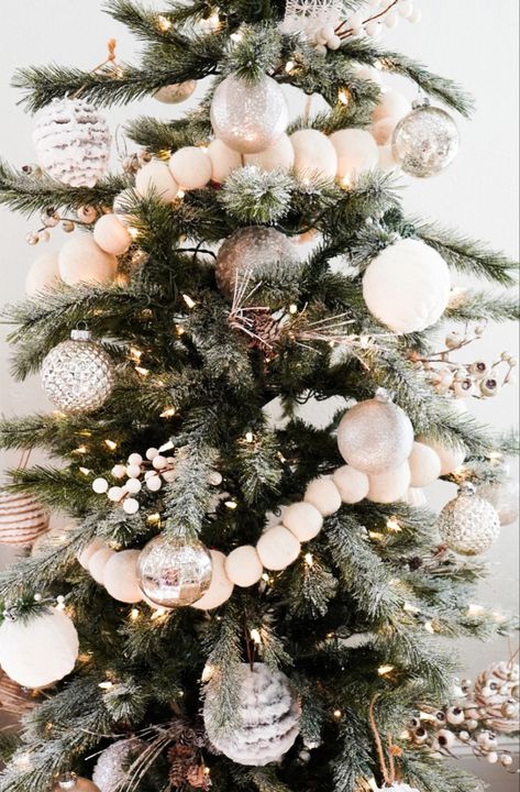 Christmas Tree Pom Pom Garland, Pom Pom Garland Christmas Tree, Christmas Decor Trends, Cozy Texture, Pom Garland, Christmas Themes Decorations, Christmas Tree Garland, Tree Garland, Pom Pom Garland