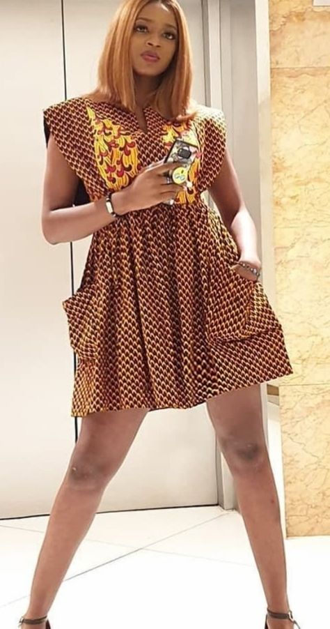 Akanra Style For Ladies, Ankara Shift Dress, South African Traditional Dresses, Short African Dresses, African Dresses Modern, Afrikaanse Mode, African Wear Dresses, African Inspired Clothing, African Print Dress Designs