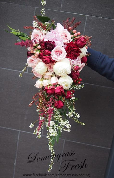 Cascading Red Rose Bouquet, Waterfall Flower Bouquet, Pink And Red Wedding Theme, Waterfall Bouquet, Flowers Bouquet Ideas, Elegant Wedding Bouquets, Cascading Bridal Bouquets, Cascading Wedding Bouquets, Wedding Bouquets Bride