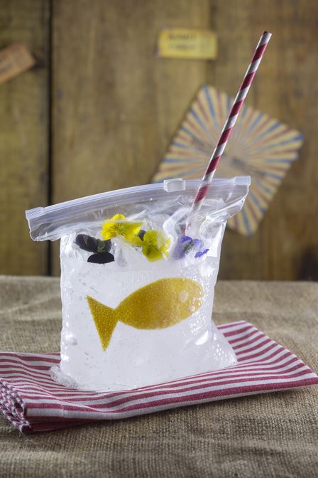 Adult Capri Sun Recipe, Goldfish In A Bag, Cocktail Garnish, Best Cocktail Recipes, Unique Cocktails, Recipe Girl, Boat Food, Cocktail Recipes Easy, Perfect Cocktails