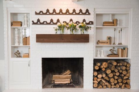 15 Brilliant Fall Decor Hacks features many ideas for decorating for Fall using simple supplies and easy, affordable ideas. Firewood Storage Indoor, Storage Fireplace, White Brick Fireplace, Andong, Floating Shelves Bathroom, Fireplace Built Ins, Gyeongju, Firewood Storage, Wood Mantels