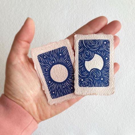 Multi Color Linocut, Linocut Business Card, Mini Lino Print, Block Print Cards, Lino Stamp Ideas, Lino Print Cards, Simple Lino Print Ideas, Easy Lino Print Ideas, Lino Print Ideas Simple