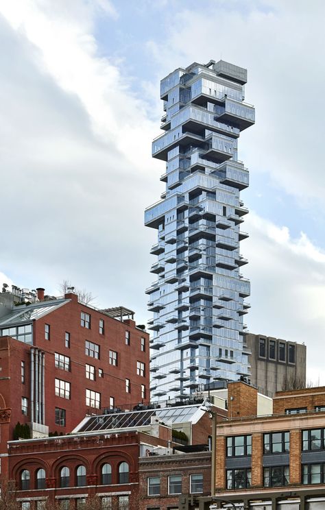 56 Leonard Street by Herzog & de Meuron is a high-rise residential tower. The project is conceived as a vertical volume that houses different apartments, each one with individual conditions. The units differentiation creates a pixelated facade that sh 56 Leonard Street, David Chipperfield Architects, New York Architecture, Bjarke Ingels, American Houses, American House, Street New York, Living Modern, Sustainable Architecture