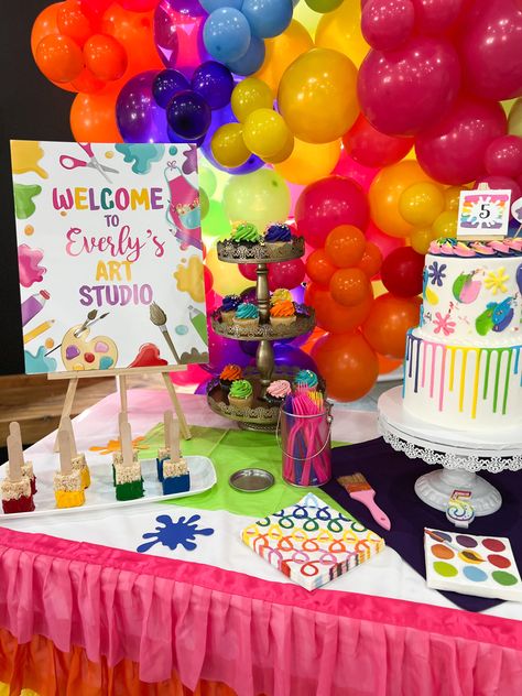 Kid Paint Party Ideas, Art Theme Cake, Art Party Ideas, Art Party Cakes, Art Homeschool, Rainbow Themed Birthday Party, Kids Painting Party, 7th Birthday Party Ideas, Painting Birthday Party