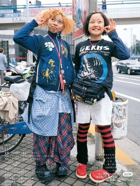 90s Japanese Street Fashion, 90s Harajuku, Harajuku Street Fashion, Mode Harajuku, Japanese Fashion Magazine, Fruits Magazine, Japanese Street Wear, Japan Fashion Street, Japanese Magazine