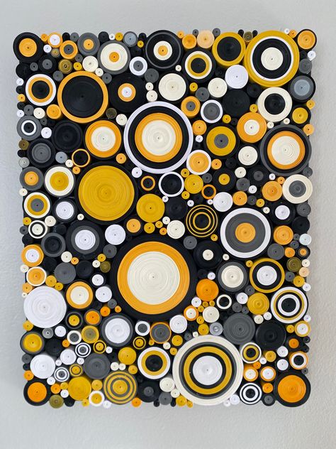 11x14 painted stretched canvas using 3/8” cut quilling paper Quilling Circles Design, Blob Art, Industrial Artwork, Paper Quilling For Beginners, Rolled Paper Art, Quilling Christmas, Bubble Art, Quilling Craft, Circle Art