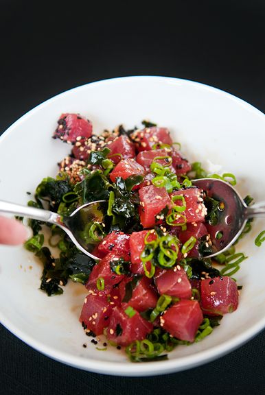 Tuna Poke Recipe, Poke Recipe, Raw Tuna, Ahi Poke, Tuna Poke, Tuna Recipes, Hawaiian Food, Seafood Dishes, I Love Food