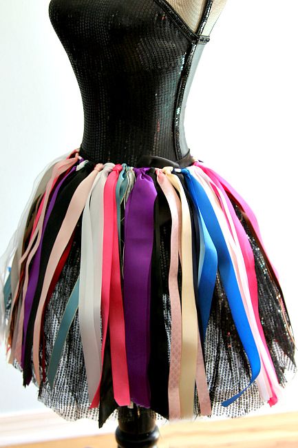 How to Make a DIY Ribbon Tutu  with left over crafts, easy and fun, girly and glam Ribbon Tutu Diy, Things To Do With Ribbon, Tutu Diy, Tulle Skirt Tutorial, Diy Tutus, Tutu Tutorial, No Sew Tutu, Ribbon Tutu, Diy Fashion Trends