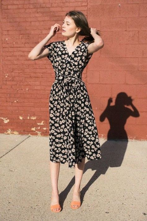 10 Summer dresses that will keep you cool and cute Scarlett Dresses, Looks Street Style, Outfit Trends, Midi Dress Casual, Inspired Outfits, Mode Inspiration, Classy Dress, Street Style Outfit, Street Styles