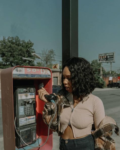 Just a fun photoshoot idea that I wanted to replicate, it was harder finding the payphone than I realized it would be. Love the vintage aesthetic to it and the fall vibes the jacket gives to the picture. Payphone Photoshoot Ideas, On The Phone Photoshoot, Pay Phone Photoshoot, Modern Photoshoot Ideas, Payphone Photoshoot, Vintage Photoshoot Aesthetic, On The Phone Aesthetic, Vintage Phone Photoshoot, Phone Booth Photoshoot