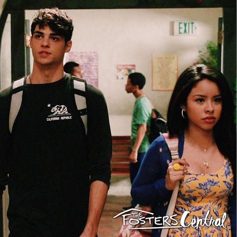 Lucinda Talkalot, Mariana Foster, Cierra Ramirez, Riverdale Cole Sprouse, Noah Centineo, Favorite Tv Characters, Childhood Photos, Cole Sprouse, Tv Characters