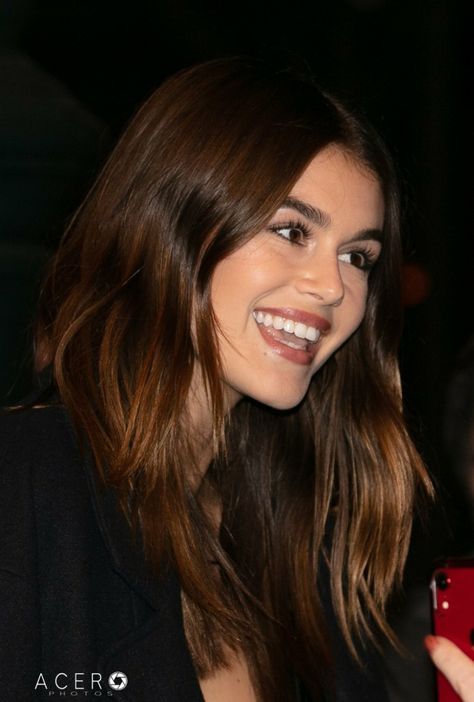 Kaia Gerber Long Hair, Kaia Gerber Hair Color, Kia Gerber Hair, Kaia Gerber Hair, Kaya Gerber, Hair Vanity, Kaia Gerber Style, Reddish Brown Hair, True Autumn