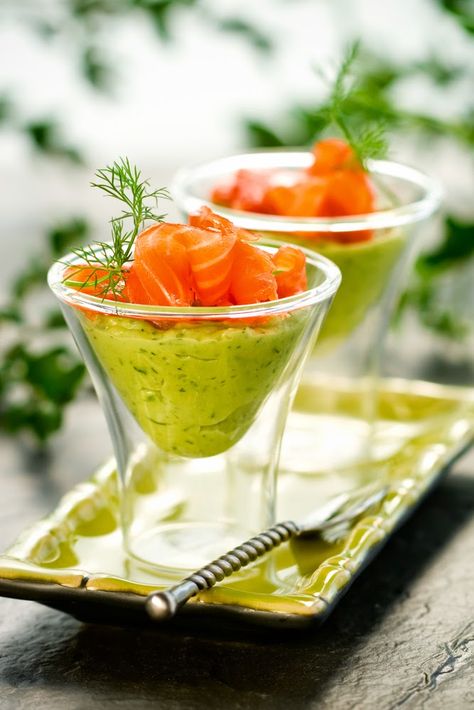 Scrumpdillyicious: Avocado Dill Mousse & Smoked Salmon Verrine Avocado Mousse, Avocado Cream, Gordon Ramsay, Jamie Oliver, Smoked Salmon, Food Presentation, Food Plating, Salmon Recipes, Finger Food