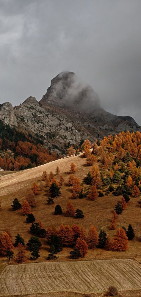 Mountain Wallpaper, Pretty Landscapes, Halloween Vibes, Fall Pictures, Sunset Pictures, Fall Wallpaper, Background Pictures, Scenery Wallpaper, Autumn Inspiration