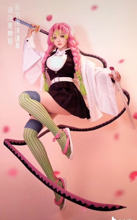 Mitsuri Kanroji Cosplay, Kunoichi Outfit, Mitsuri Cosplay, Anime Cosplay Makeup, Cyborgs Art, Kanroji Mitsuri, Snk Cosplay, Epic Cosplay, Bff Photoshoot Poses