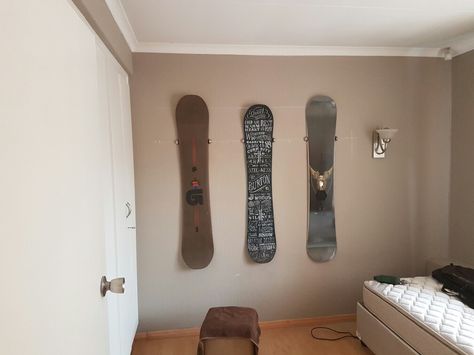 Snowboard On Wall, Snowboard Wall Rack, Snowboard Art, Wall Racks, Sports Photography, Feature Wall, Wall Mount, Wall Art Decor, Room Decor