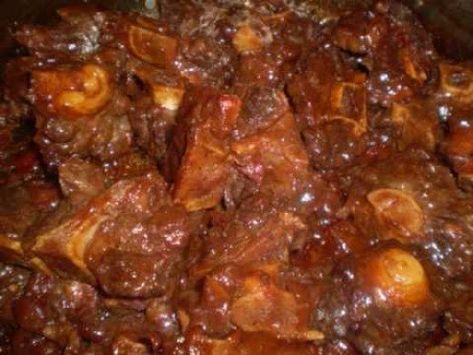 Oxtail Crockpot, Crockpot Oxtails, Oxtail Stew Recipe, Oxtail Recipe, Jamaican Oxtail, Simple Crockpot, Oxtail Stew, Jamaica Food, Oxtail Recipes