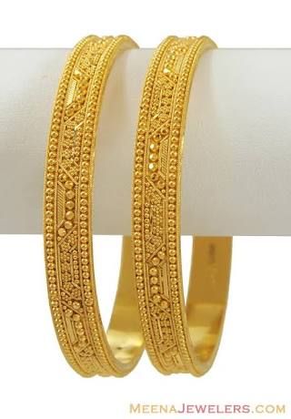 Plain Gold Bangles, Unique Gold Jewelry Designs, Gold Jewels Design, Gold Jewelry Outfits, Gold Bangles For Women, New Gold Jewellery Designs, Gold Bangle Set, Handmade Gold Jewellery, Gold Bridal Jewellery Sets