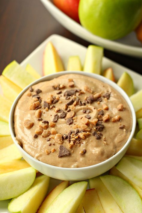 Caramel Apple Butter Dip | Six Sisters' Stuff This creamy dip is perfect to serve with sliced apples or even graham crackers and vanilla wafer cookies. Top the dip off with some toffee bits and you will be in apple heaven. It's the perfect way to put all your fall apples to use. You won't be able to get enough of this dip. #applebutter #caramel #diprecipes #fallrecipes #sixsistersrecipes Caramel Apple Butter, Toffee Apple Dip, Dill Dip Recipes, Best Apple Desserts, Peanut Butter Dip, Six Sisters Stuff, Six Sisters, Apple Dessert, Butter Toffee