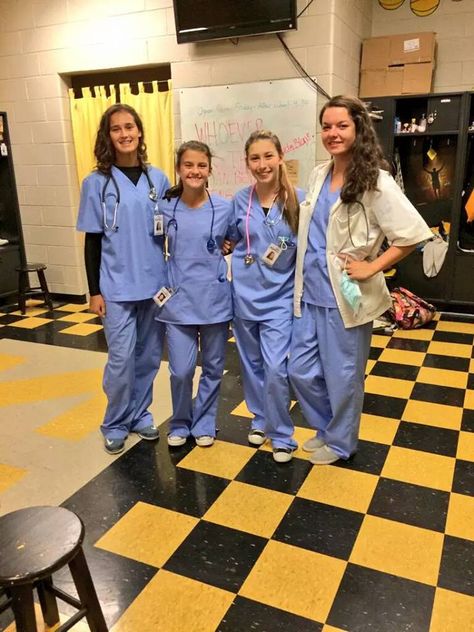 Grey's Anatomy for #CharacterDay Career Day Outfits Spirit Week, Greys Anatomy Costume, Career Day Spirit Week, Doctor Halloween Costumes, Greys Anatomy Halloween Costumes, Career Day Outfits, Greys Anatomy Costumes, Medicine Inspiration, Doctor Halloween Costume