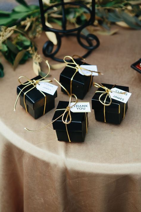 Small Bridal Parties, Bridal Party Photography, Glamour Party, Bridal Shower Gifts For Bride, Black Gold Wedding, Hollywood Theme, Hollywood Wedding, Black Gold Jewelry, Gatsby Wedding