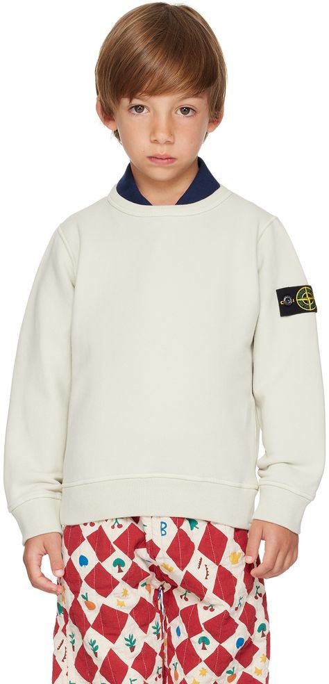 Garment-dyed organic cotton French terry sweatshirt. · Rib knit crewneck, hem, and cuffs · Detachable felted logo patch at sleeve · Machine-wash Supplier color: Plaster Supplier code: 811661320 Model measures 48 / 121.9 cm tall and wears size 6Y. Stone Island Junior Size : child's height 2Y: 36 / 92 cm 3Y: 38.5 / 98 cm 4Y: 41 / 104 cm 5Y: 43.5 / 110 cm 6Y: 45.5 / 116 cm 8Y: 50.5 / 128 cm 10Y: 56 / 142 cm 12Y: 61.5 / 156 cm 14Y: 67 / 170 cm Stone Island Junior, Textile Logo, French Terry Hoodie, Kids Swimwear, Kids Outerwear, Wool Beanie, Kids Pants, Kids Bags, Sleeve Cotton