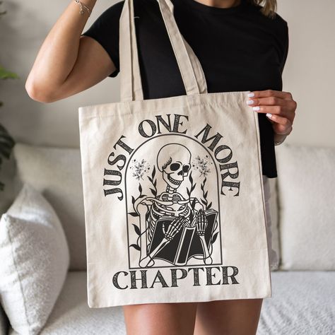 Cricut Library Bag, Book Bag Ideas, Book Totes, Book Worm Gifts, Book Themed Gifts, Library Bags, Bag For Books, Library Tote Bag, Library Tote