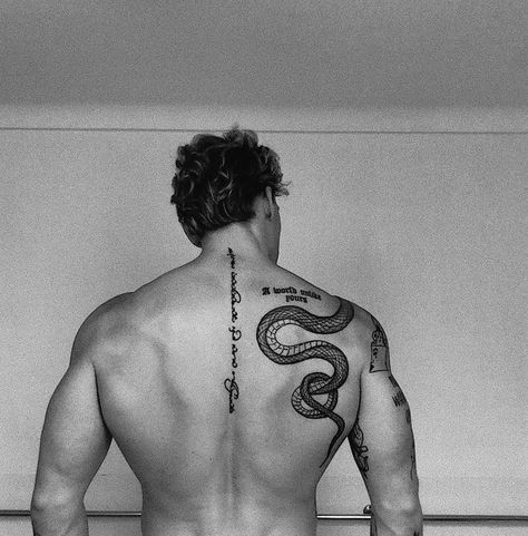 Snake Tattoo Over Shoulder, Snake Tattoo Men Shoulder, Serpent Tattoo Back, Snake Chest Tattoo Men, Snake Shoulder Tattoo For Men, Aesthetic Shoulder Tattoo, Male Snake Tattoo, Snake Tattoo Men, Snake Shoulder Tattoo