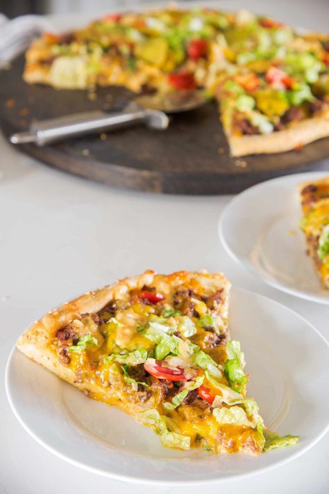 A pizza that tastes just like a burger! Make this cheeseburger pizza recipe―topped with ground beef, cheese, pickles, lettuce, tomatoes, and special sauce―and turn a regular weeknight into a party. Cheeseburger Pizza Recipe, Cheeseburger Pizza, Pizza Store, Cheese Pickles, Burger Seasoning, Pickled Eggs, Special Sauce, Simply Recipes, Best Of Both Worlds