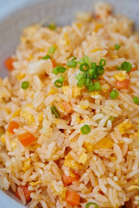 Benihana Fried Rice (Copycat Recipe) Benihana Fried Rice, Shrimp Fried Rice Recipe, Egg Rice, Fried Rice Recipe Easy, Rice Side Dish Recipes, Homemade Chinese, Recipe Rice, Delicious Veggies, Rice Side