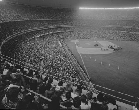 1965 Shea Stadium the Beatles' Biggest Concert – The First Rock Concert Ever ~ vintage everyday The Beatles Concert, Beatles Concert, Stadium Art, Shea Stadium, Chelsea Hotel, Baseball Stadium, Photographs Of People, The Fab Four, 50 Years Ago