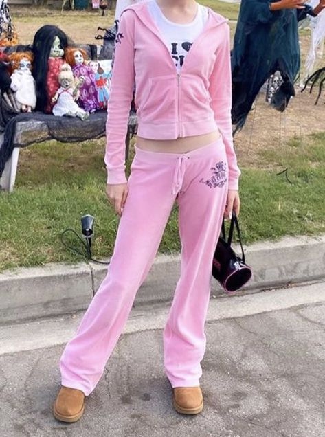 Regina George Sweatpants Outfit, 2000s Loungewear, Pink Pijama, Pink Sweatpants Outfit, Track Aesthetic, Ugly Clothes, Angel Clothes, 15 Outfits, Strawberry Shortcake Cartoon