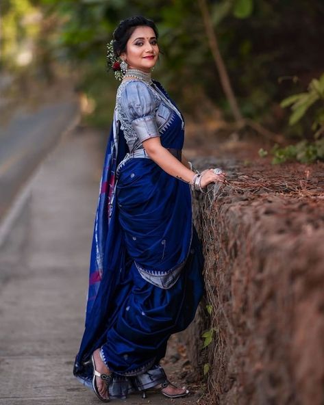 Butti Design, Marathi Culture, Maharashtrian Saree, Kashta Saree, Saree Petticoat, Nauvari Saree, Kids Blouse Designs, Indian Bride Outfits, Wedding Saree Collection